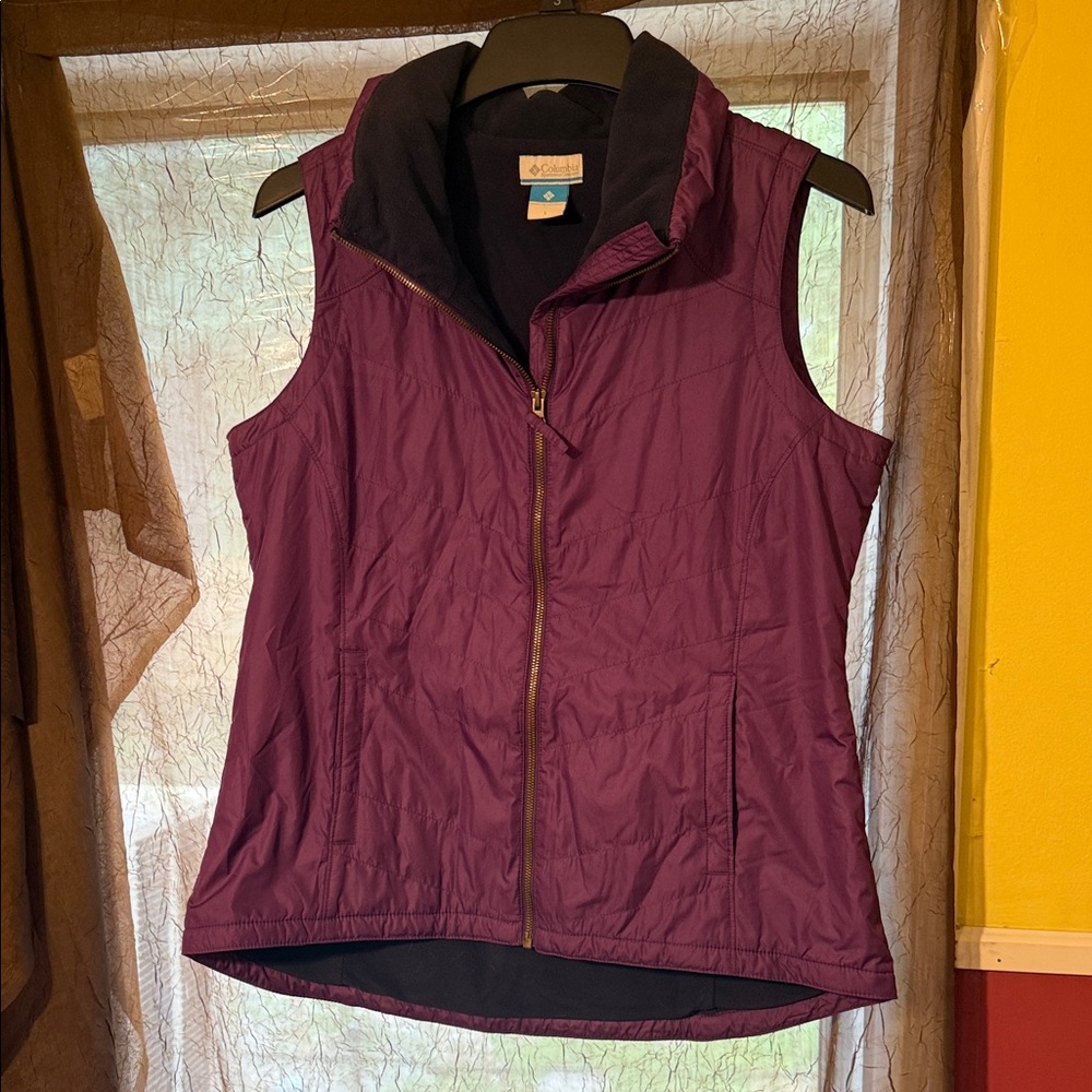 Columbia Women's‎ Purple Vest